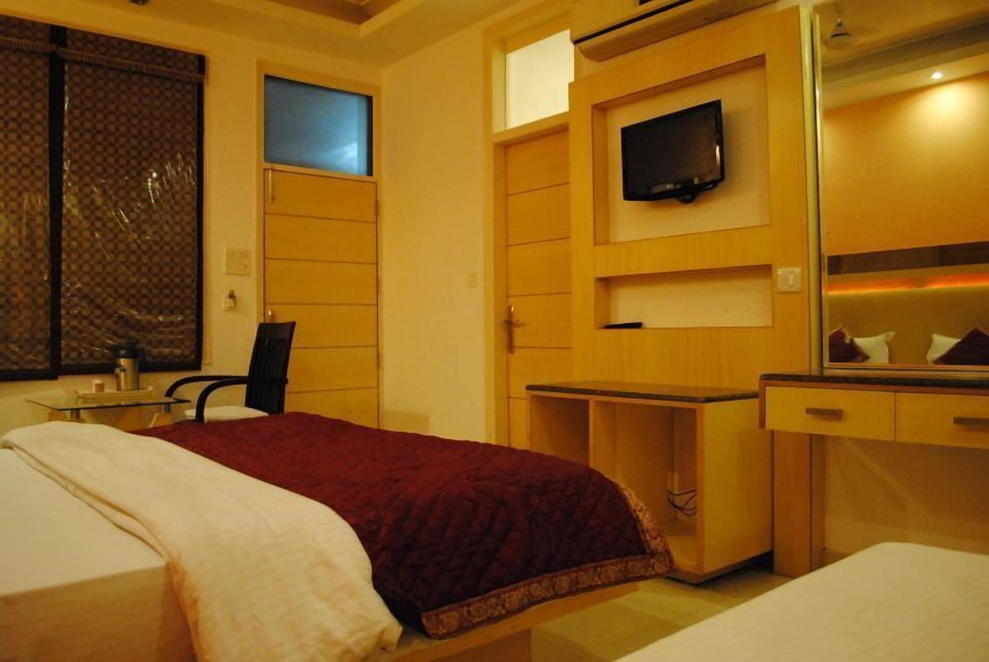 Hotel Baba Deluxe Near New Delhi Railway Station And City Center -By Rcg Hotels Exterior photo