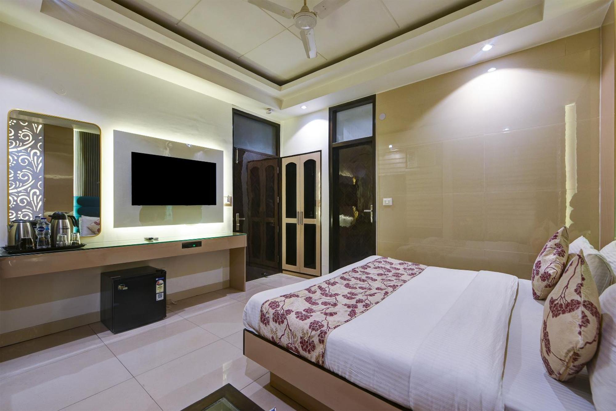 Hotel Baba Deluxe Near New Delhi Railway Station And City Center -By Rcg Hotels Exterior photo