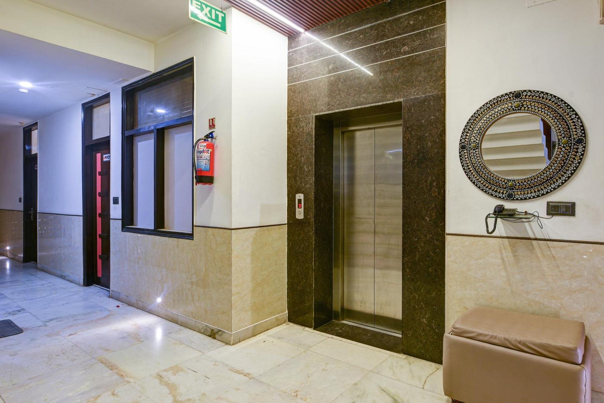 Hotel Baba Deluxe Near New Delhi Railway Station And City Center -By Rcg Hotels Exterior photo