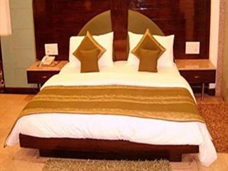 Hotel Baba Deluxe Near New Delhi Railway Station And City Center -By Rcg Hotels Exterior photo