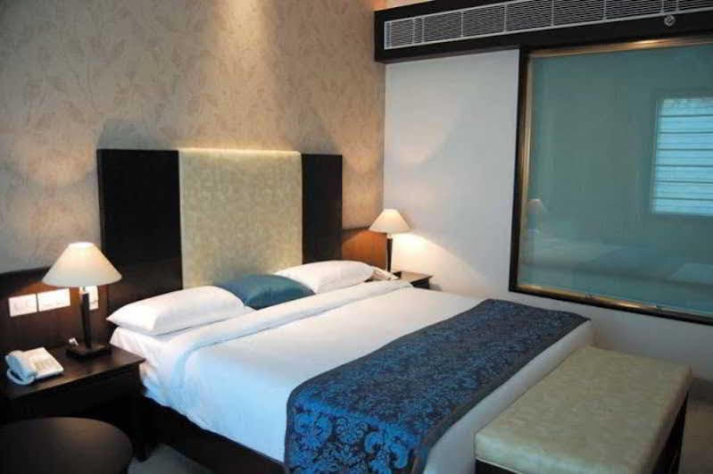 Hotel Baba Deluxe Near New Delhi Railway Station And City Center -By Rcg Hotels Room photo